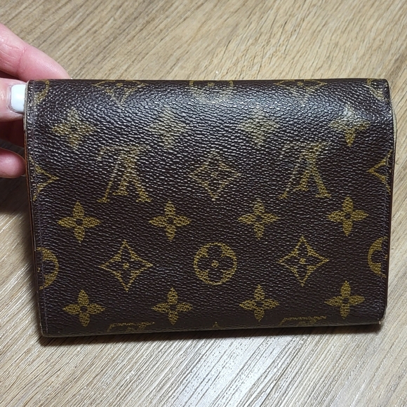 Louis Vuitton Monogram Wallet - Picture 2 of 15